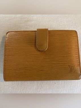 Louis Vuitton Epi Leather Wallet in Tassil Yellow PurpleLeatherInterior Kisslock
